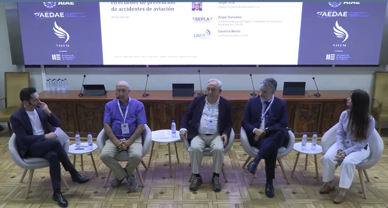Mesa redonda en el III Congreso de Seguridad Operacional Aeron�utica. Foto: Sepla